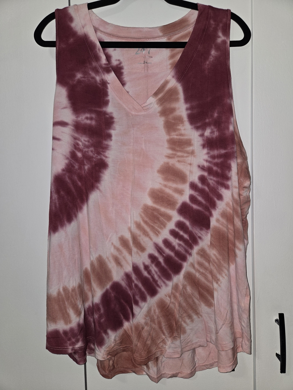 Tie-Dye V-Neck Tank Top in Pink and Burgandy